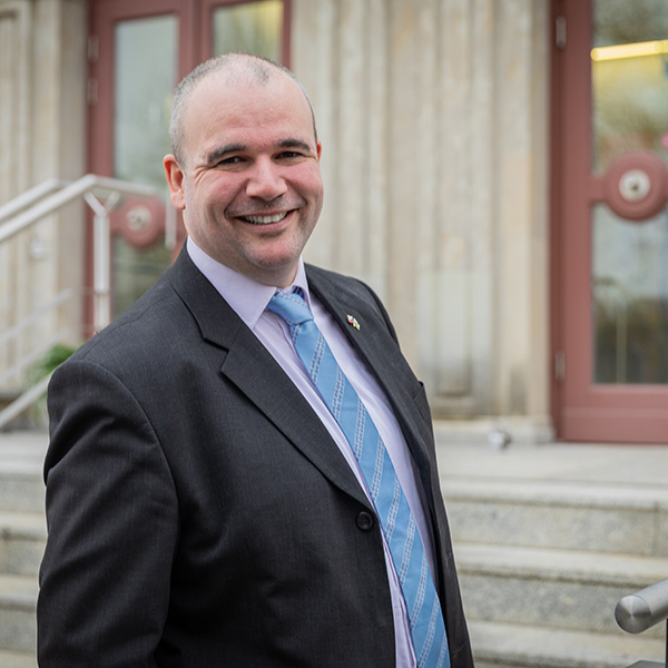 Jiří Zahradník Jiří Zahradník, Ansprechpartner Wirtschaftskooperationen Kontaktzentrum für Sächsisch-Tschechisch-Slowakische Wirtschaftskooperationen